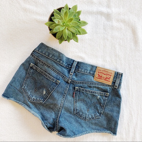 Levi Jean Denim Shorts Size 26 - Picture 2 of 2